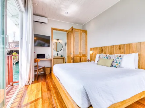 Tropical Suites Hotel