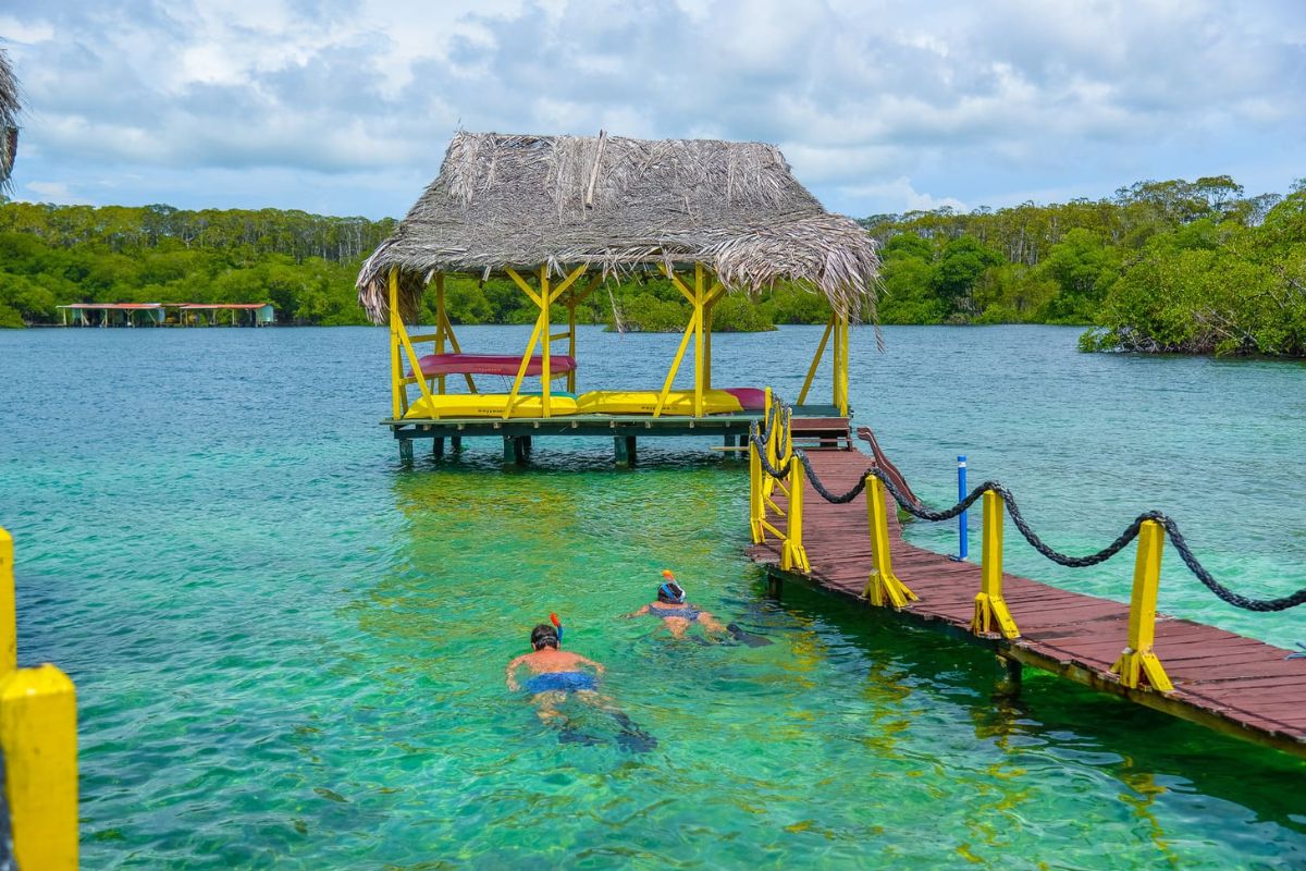 Punta Caracol Acqua Lodge